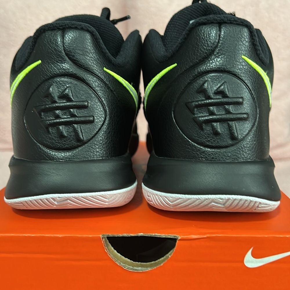 Nike Kyrie Flytrap 3 - Black & White Sneakers - GS 7Y - Picture 6 of 11